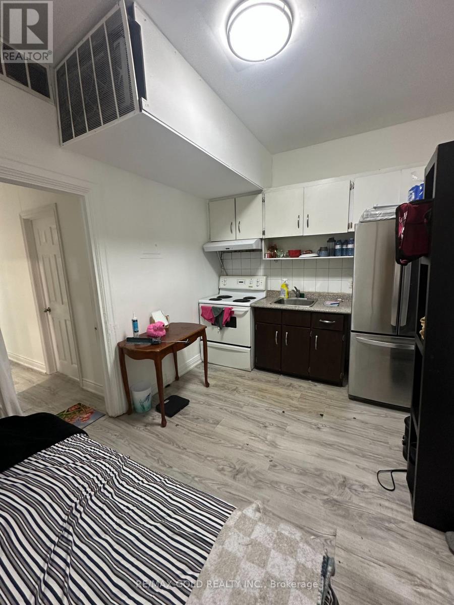 1085 Weston Road, Toronto (Weston), Ontario  M6N 3S3 - Photo 15 - W12186124
