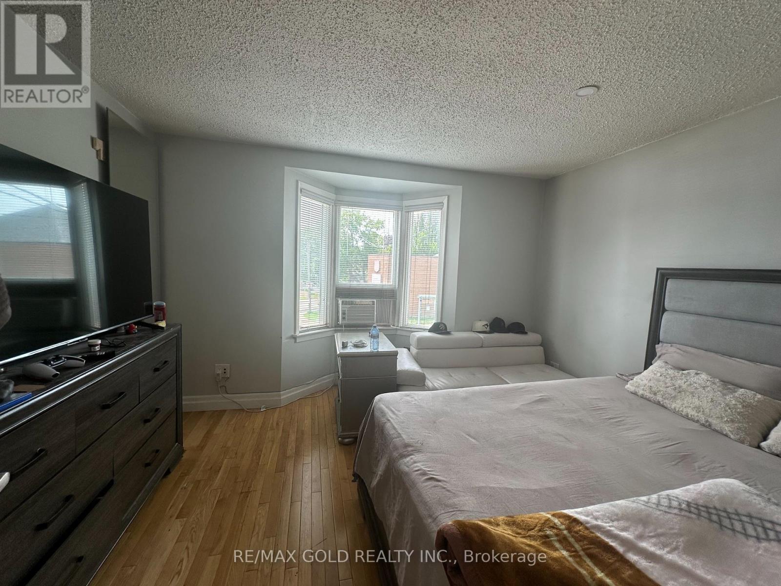 1085 Weston Road, Toronto (Weston), Ontario  M6N 3S3 - Photo 8 - W12186124