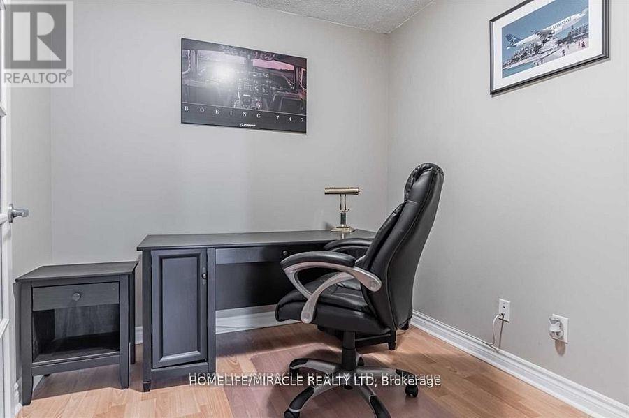 1401 - 3880 Duke Of York Boulevard, Mississauga, Ontario  L5B 4M7 - Photo 10 - W12193025