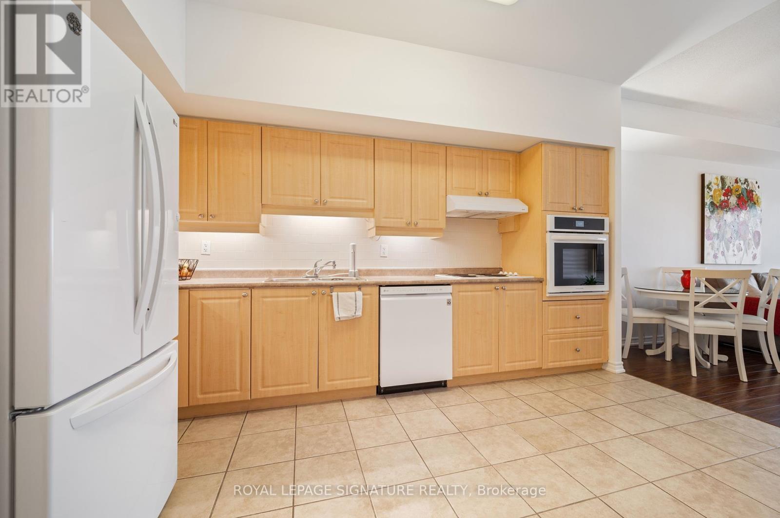 1003 - 810 Scollard Court, Mississauga, Ontario  L5V 0A7 - Photo 15 - W12193038