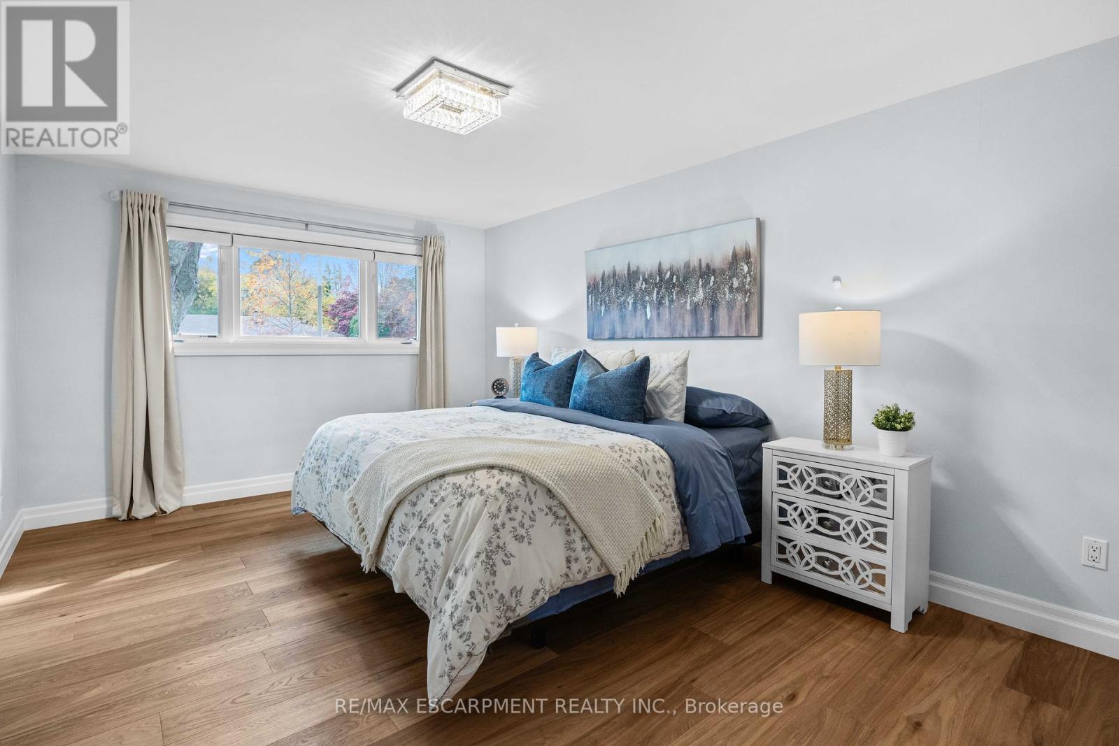 4017 Grapehill Avenue, Burlington, Ontario  L7L 1R1 - Photo 14 - W12193040