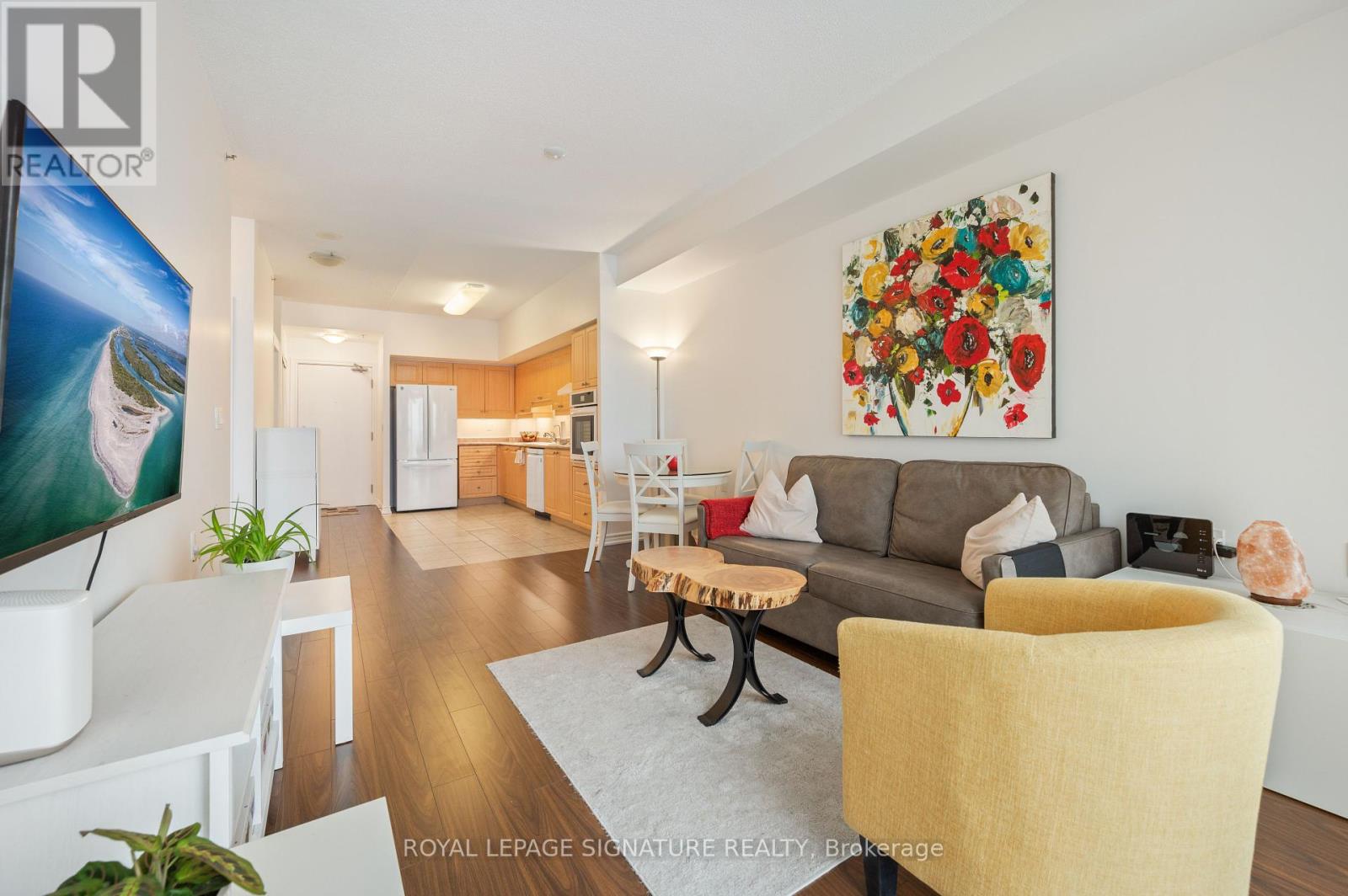 1003 - 810 Scollard Court, Mississauga, Ontario  L5V 0A7 - Photo 8 - W12193038