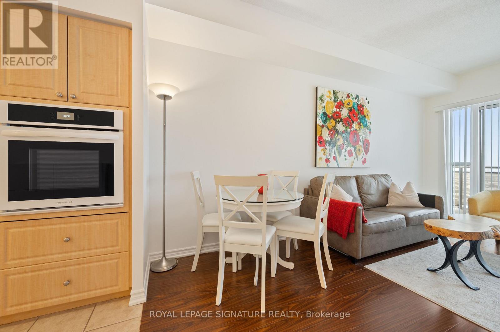1003 - 810 Scollard Court, Mississauga, Ontario  L5V 0A7 - Photo 12 - W12193038