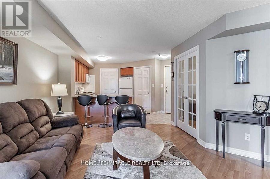 1401 - 3880 Duke Of York Boulevard, Mississauga, Ontario  L5B 4M7 - Photo 8 - W12193025