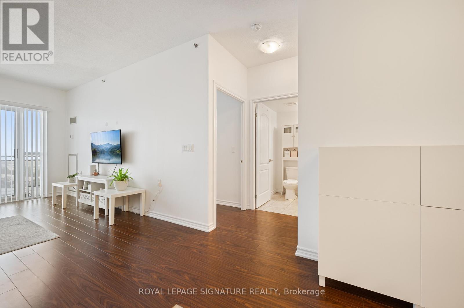 1003 - 810 Scollard Court, Mississauga, Ontario  L5V 0A7 - Photo 17 - W12193038