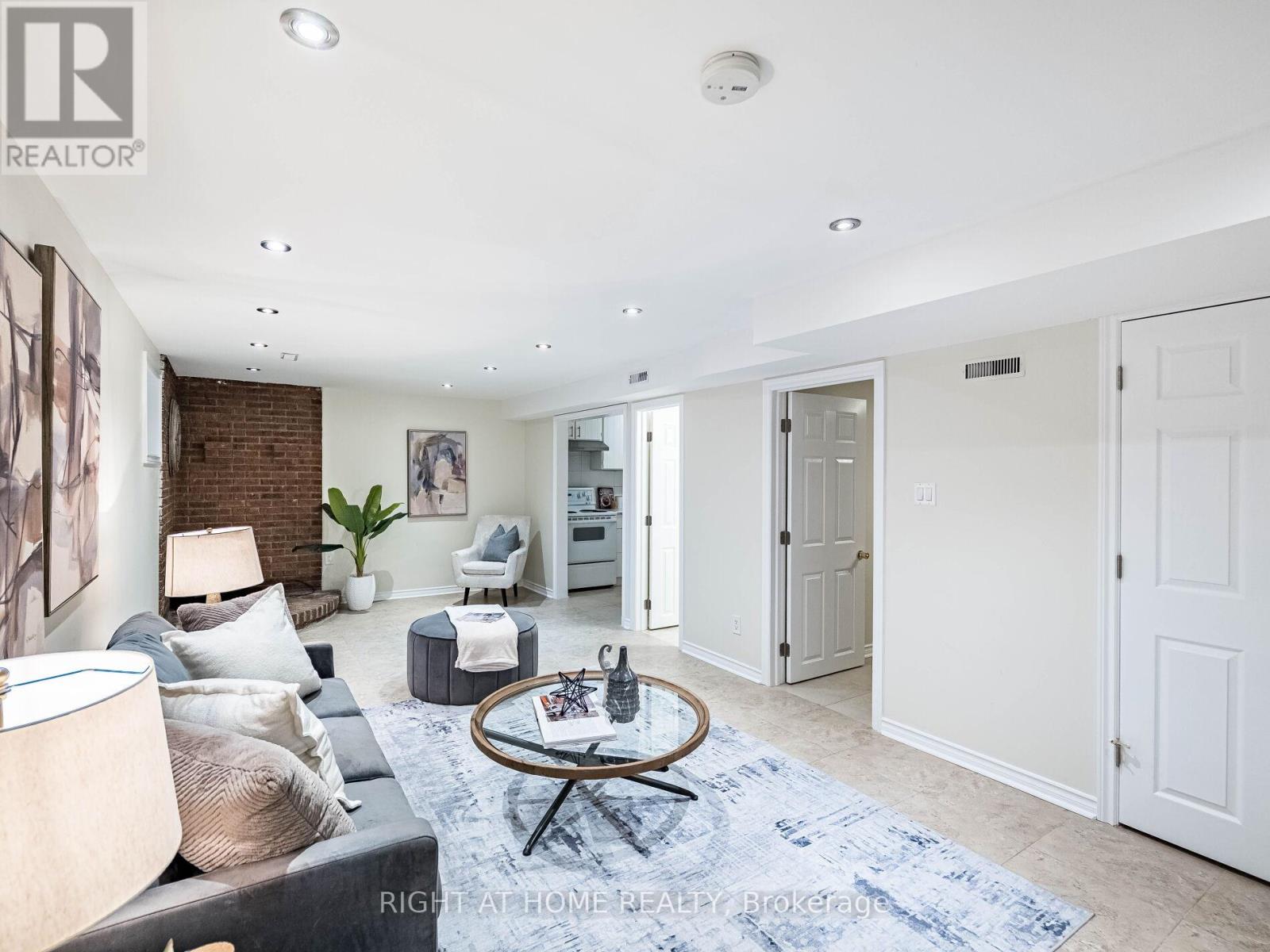 118 Bonham Boulevard, Mississauga, Ontario  L5M 1C7 - Photo 29 - W12193074