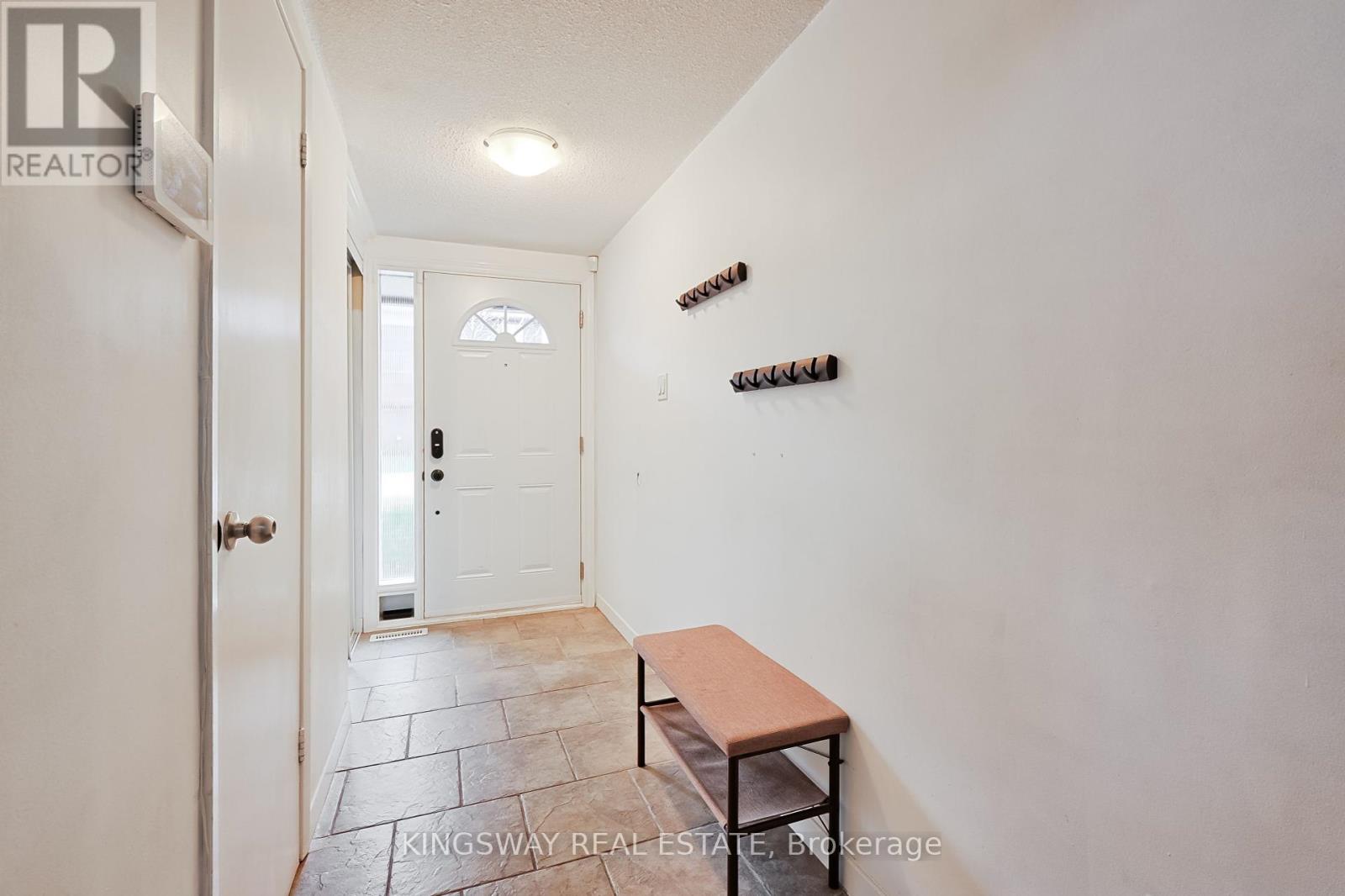 102 - 1755 Rathburn Road E, Mississauga (Rathwood), Ontario  L4W 2M8 - Photo 2 - W12193092