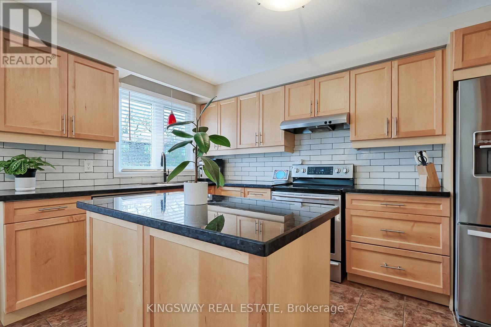 102 - 1755 Rathburn Road E, Mississauga (Rathwood), Ontario  L4W 2M8 - Photo 7 - W12193092