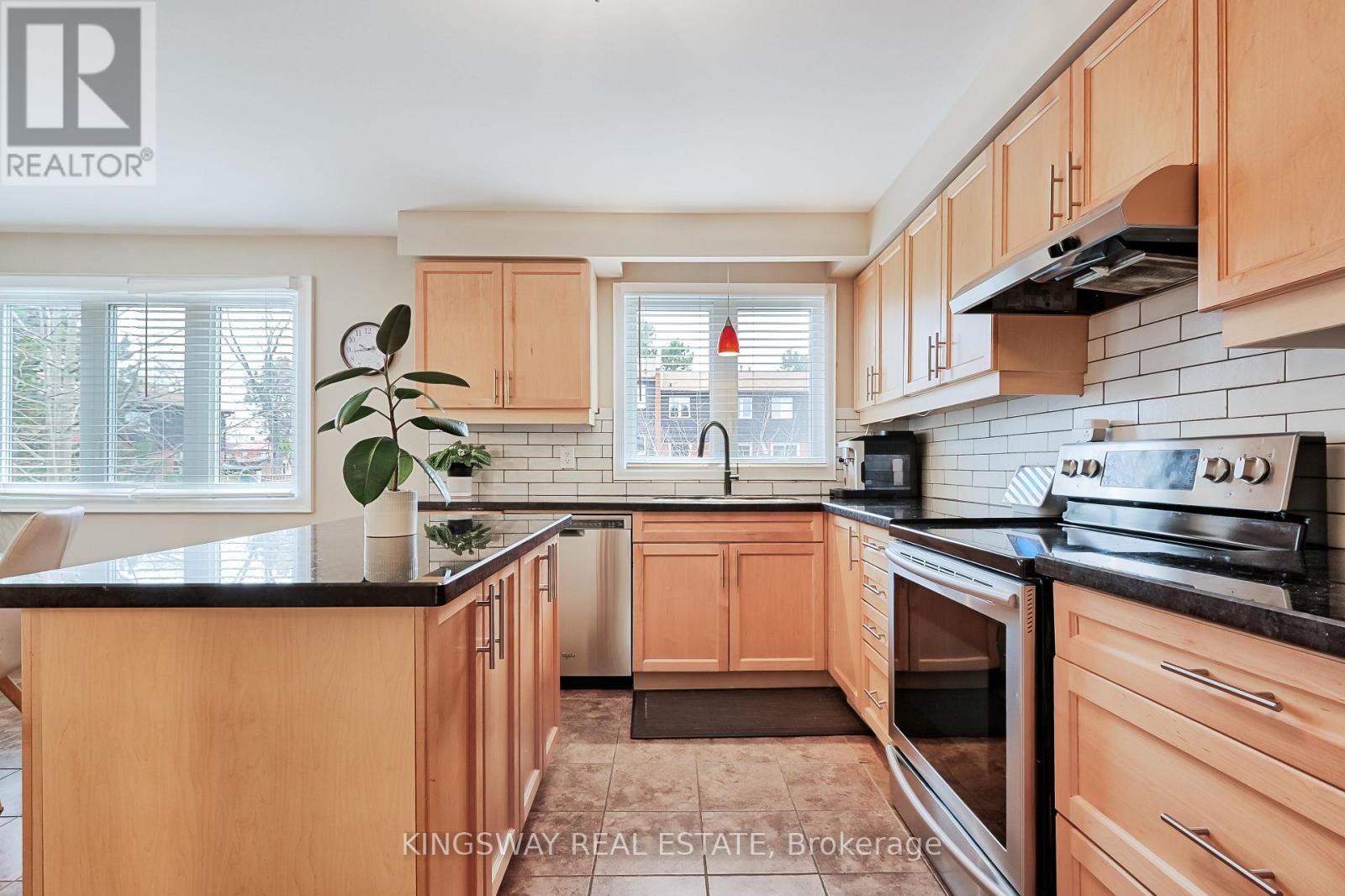 102 - 1755 Rathburn Road E, Mississauga (Rathwood), Ontario  L4W 2M8 - Photo 8 - W12193092