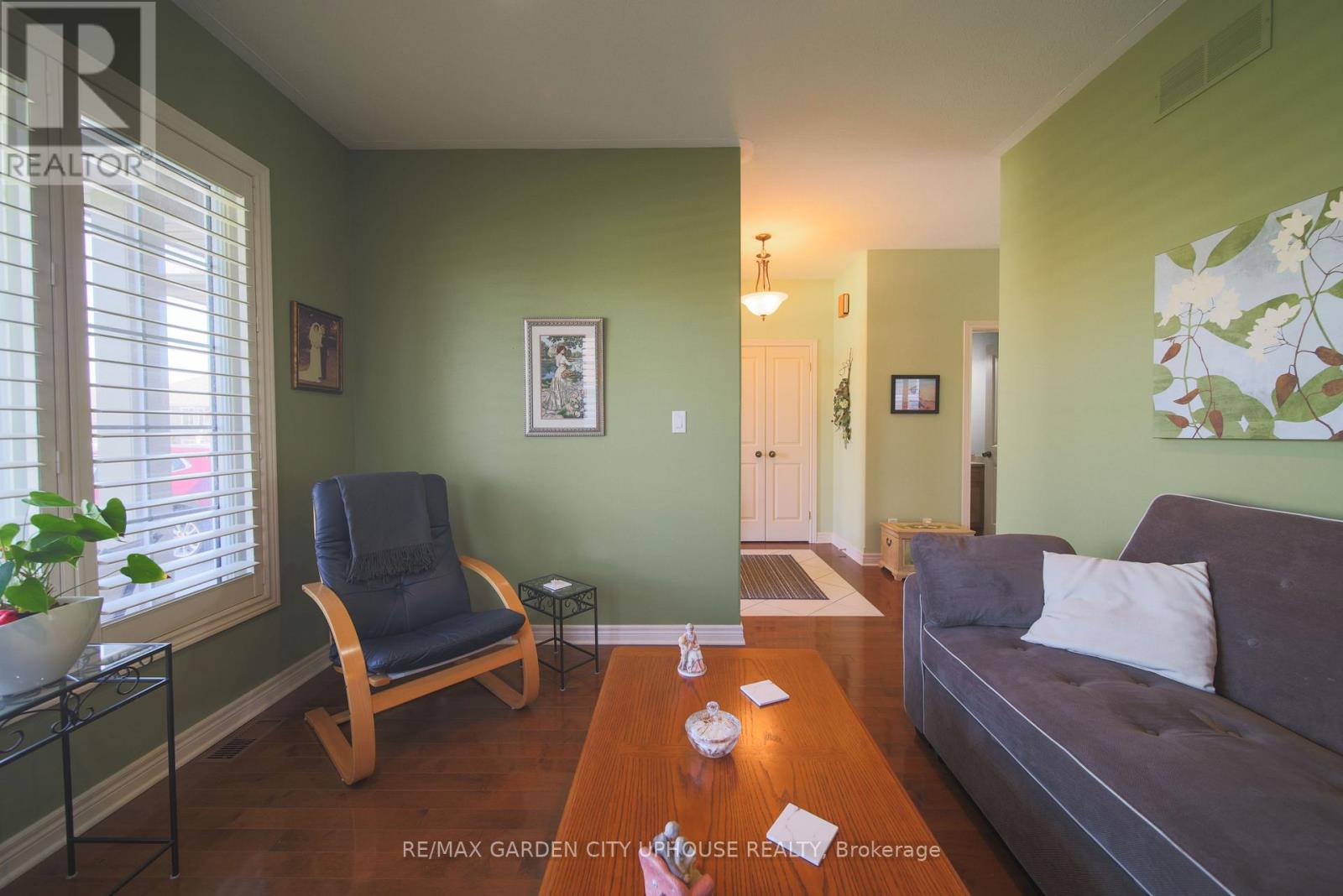 132 Loretta Drive, Niagara-On-The-Lake, Ontario  L0S 1T0 - Photo 3 - X12092162