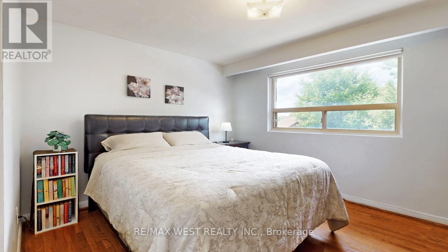 12 Franson Crescent, Toronto, Ontario  M9M 1T7 - Photo 16 - W12193083