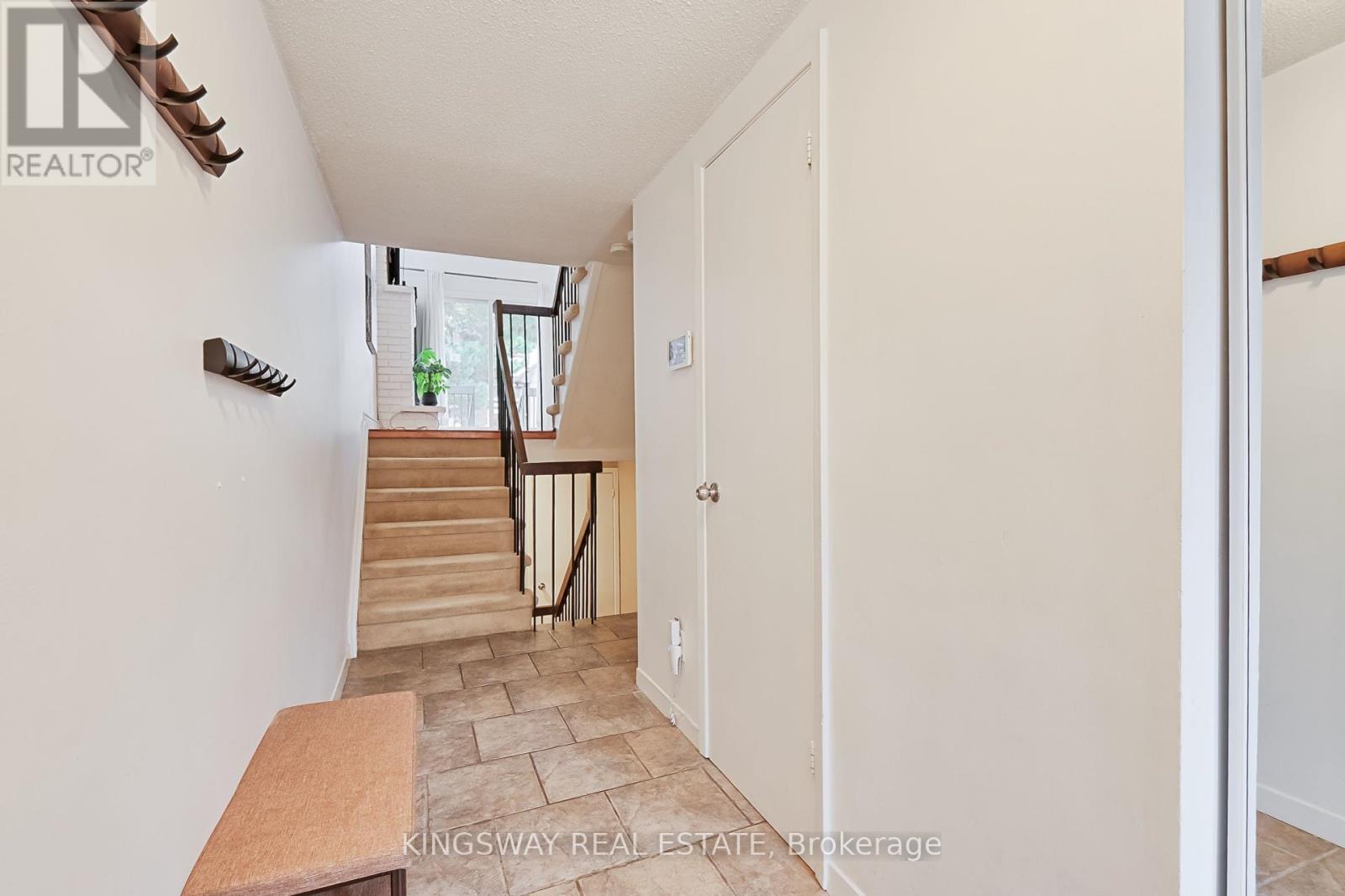 102 - 1755 Rathburn Road E, Mississauga (Rathwood), Ontario  L4W 2M8 - Photo 3 - W12193092