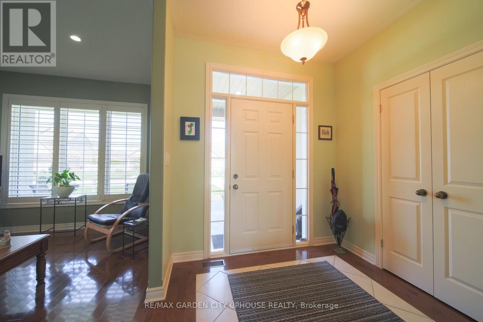 132 Loretta Drive, Niagara-On-The-Lake, Ontario  L0S 1T0 - Photo 2 - X12092162