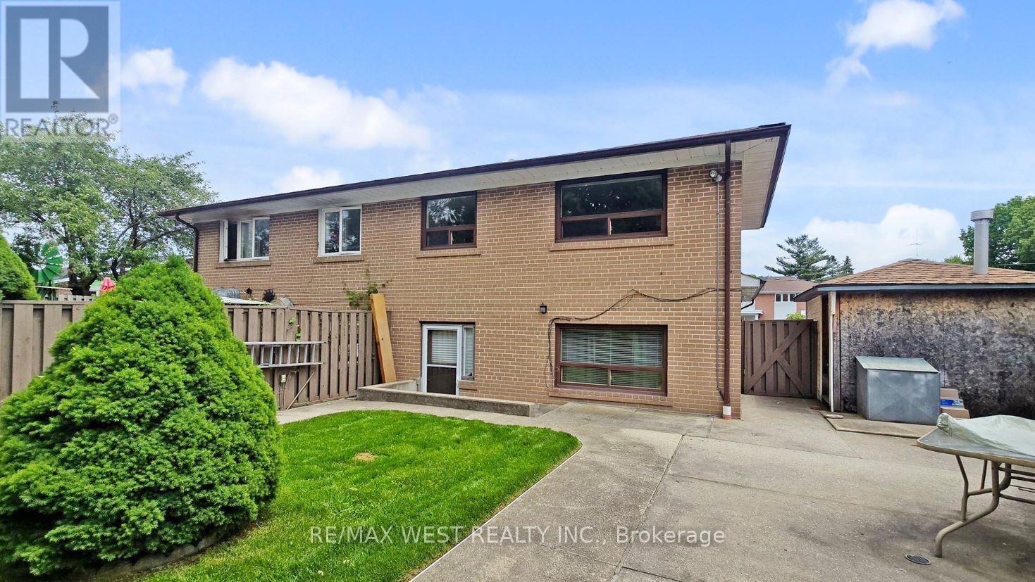 12 Franson Crescent, Toronto, Ontario  M9M 1T7 - Photo 42 - W12193083