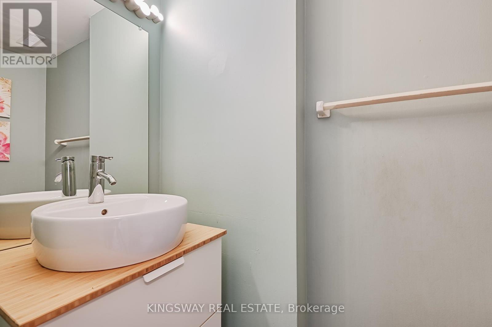 102 - 1755 Rathburn Road E, Mississauga (Rathwood), Ontario  L4W 2M8 - Photo 10 - W12193092