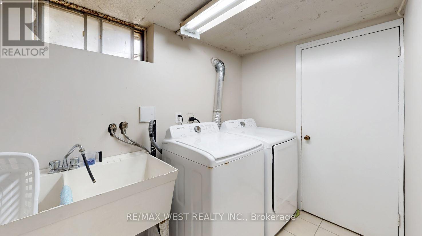 12 Franson Crescent, Toronto, Ontario  M9M 1T7 - Photo 37 - W12193083