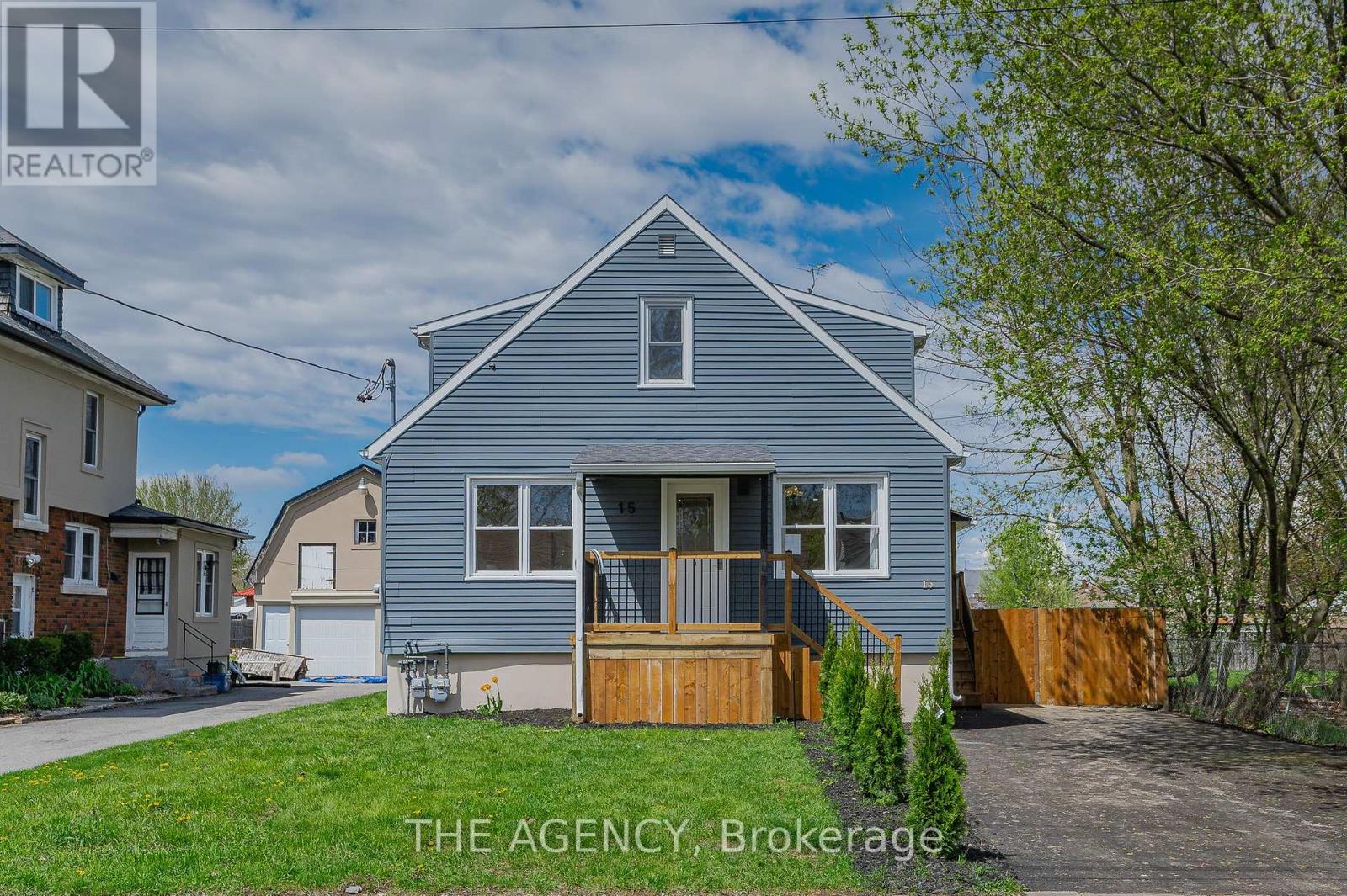 15 Mccain Street, Port Colborne, Ontario  L3K 3P7 - Photo 1 - X12192603