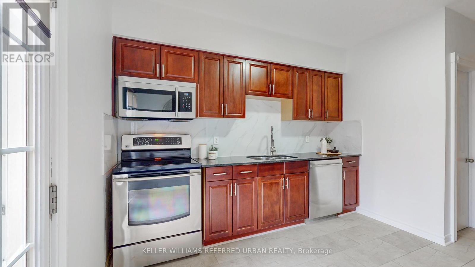 Upper - 1269 Davenport Road, Toronto, Ontario  M6H 2H2 - Photo 13 - W12193116