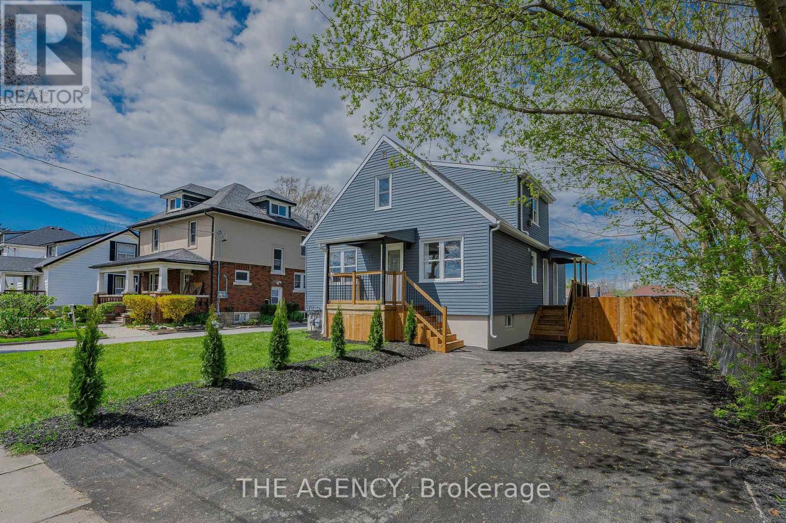 15 Mccain Street, Port Colborne, Ontario  L3K 3P7 - Photo 2 - X12192603