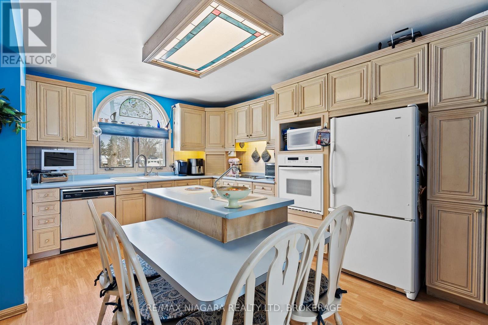 144 Tennessee Avenue, Port Colborne (Sugarloaf), Ontario  L3K 2R9 - Photo 13 - X12192912