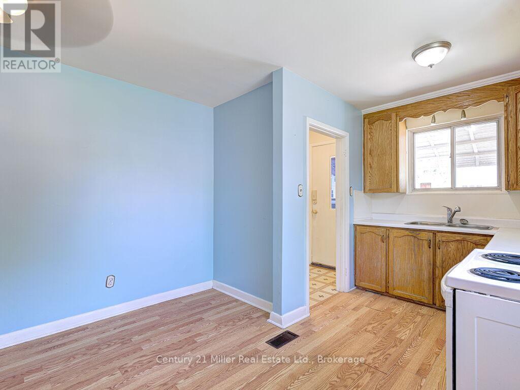 156 Westside Drive, Oakville, Ontario  L6K 1P3 - Photo 4 - W12193255