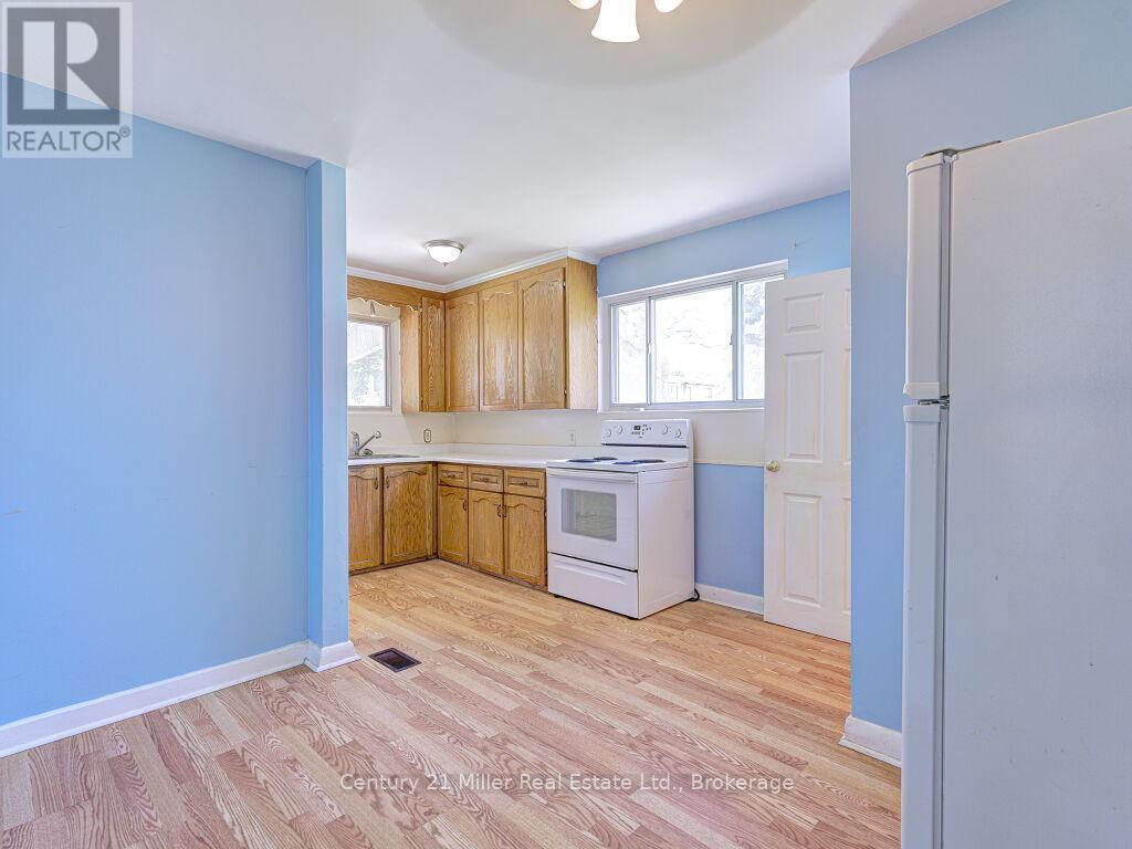 156 Westside Drive, Oakville, Ontario  L6K 1P3 - Photo 5 - W12193255