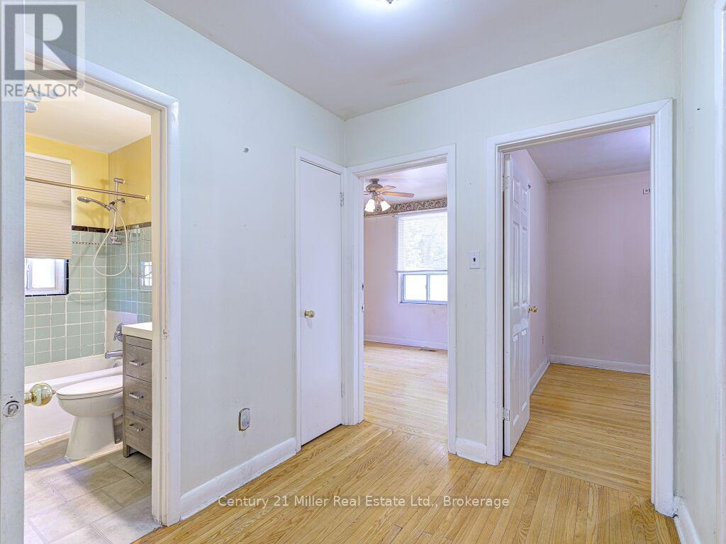 156 Westside Drive, Oakville, Ontario  L6K 1P3 - Photo 9 - W12193255