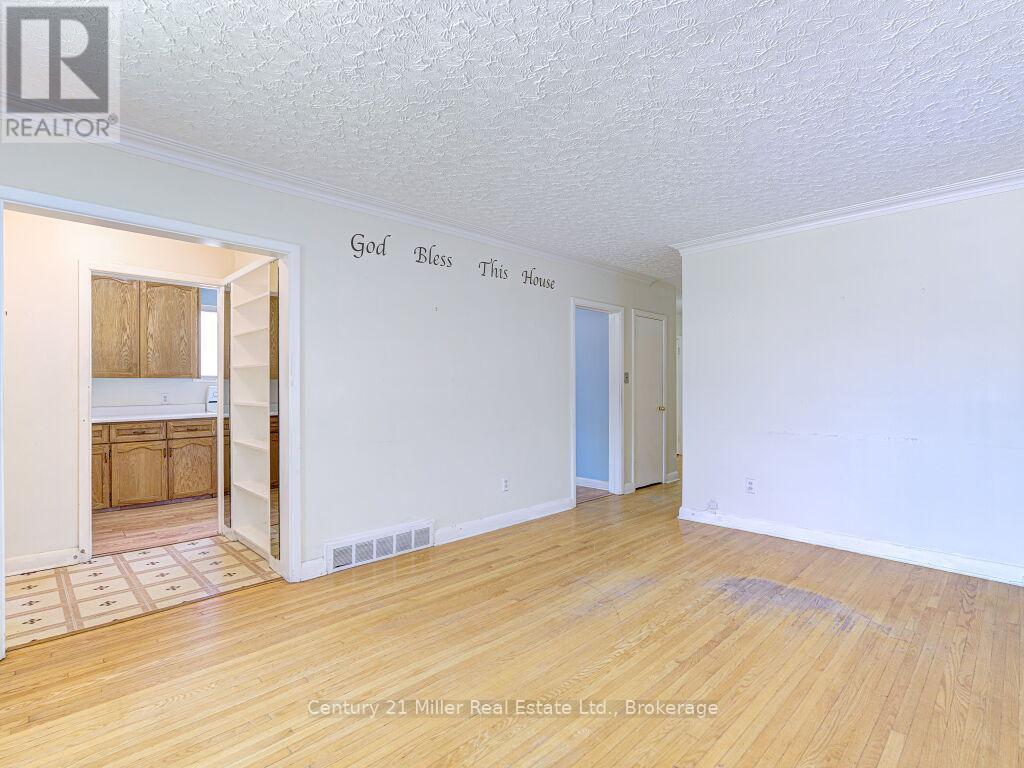 156 Westside Drive, Oakville, Ontario  L6K 1P3 - Photo 6 - W12193255