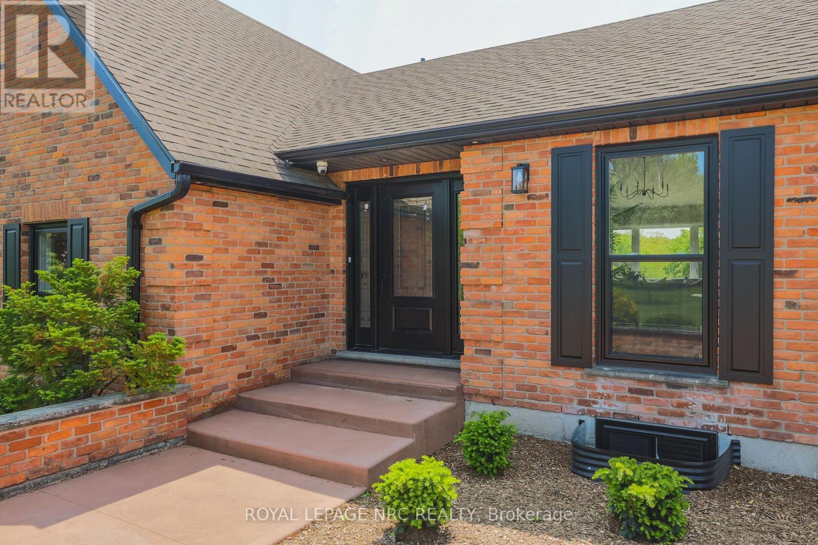 2021 Victoria Avenue, Pelham, Ontario  L0S 1C0 - Photo 5 - X12193278