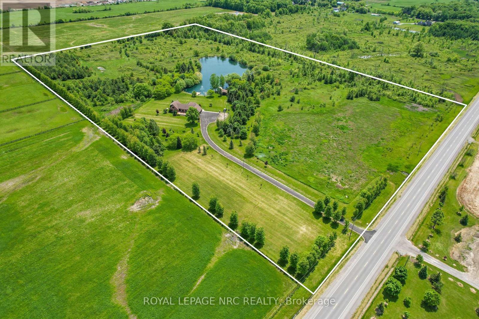 2021 Victoria Avenue, Pelham, Ontario  L0S 1C0 - Photo 3 - X12193278