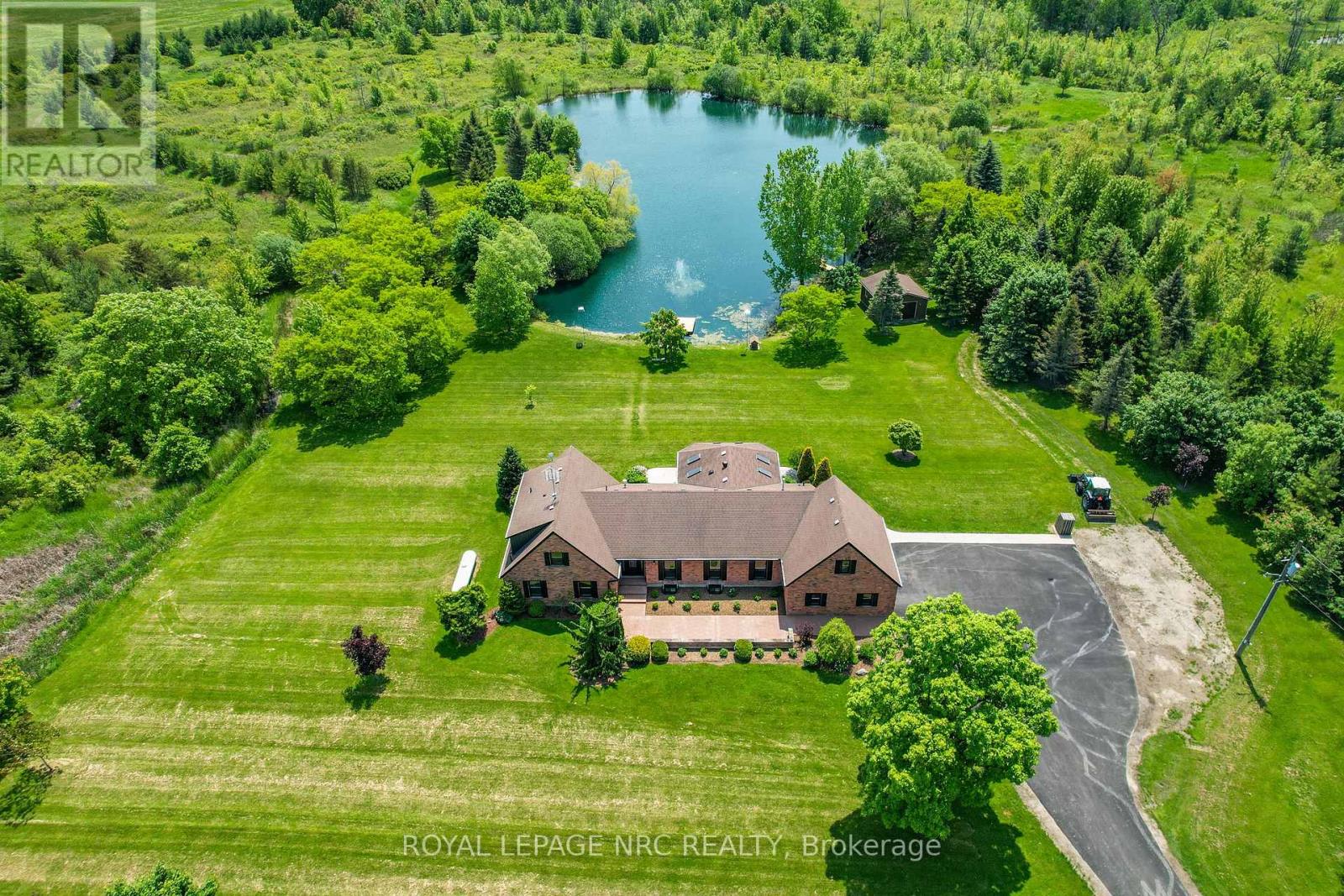 2021 Victoria Avenue, Pelham, Ontario  L0S 1C0 - Photo 2 - X12193278
