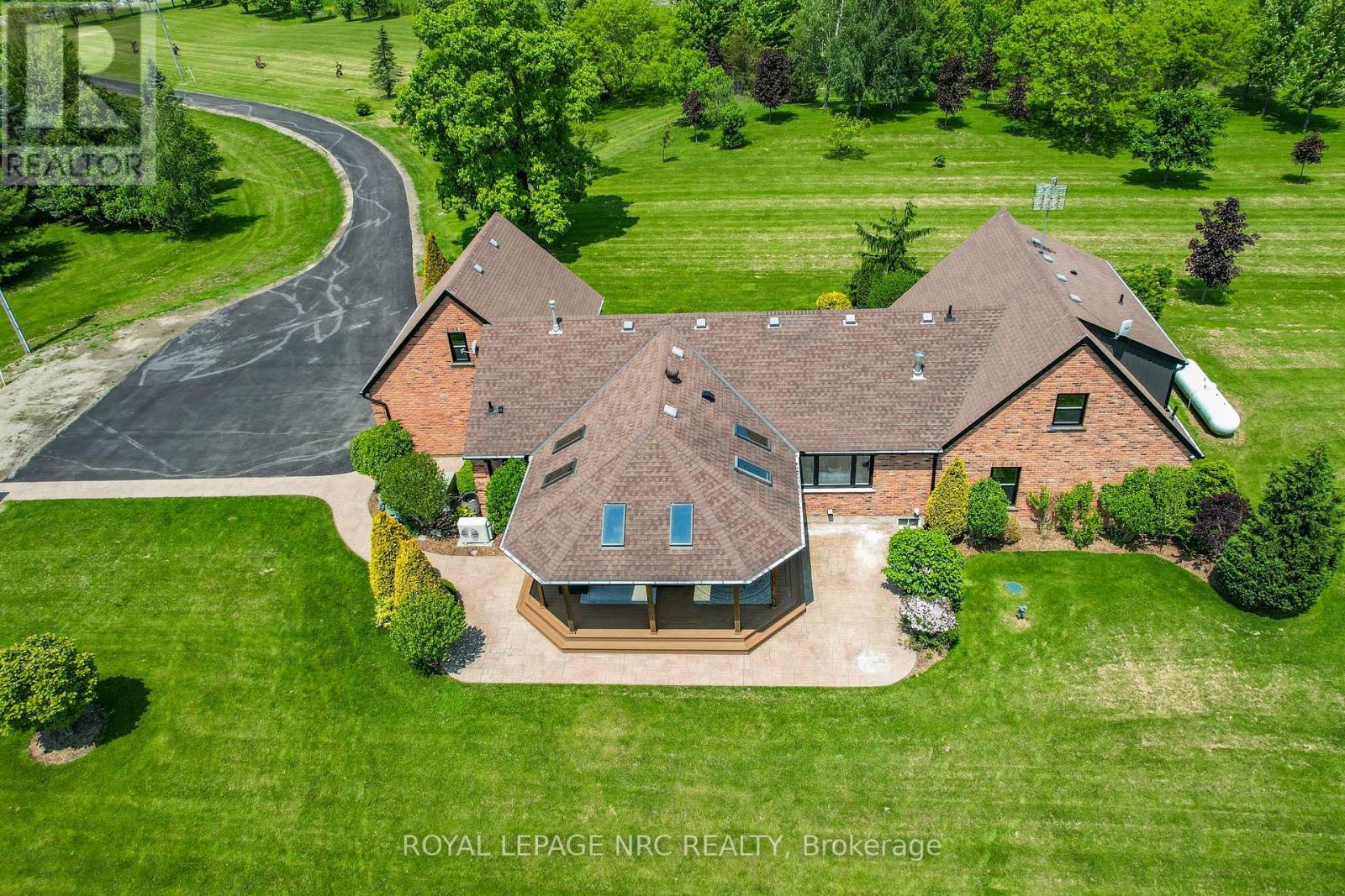 2021 Victoria Avenue, Pelham, Ontario  L0S 1C0 - Photo 35 - X12193278