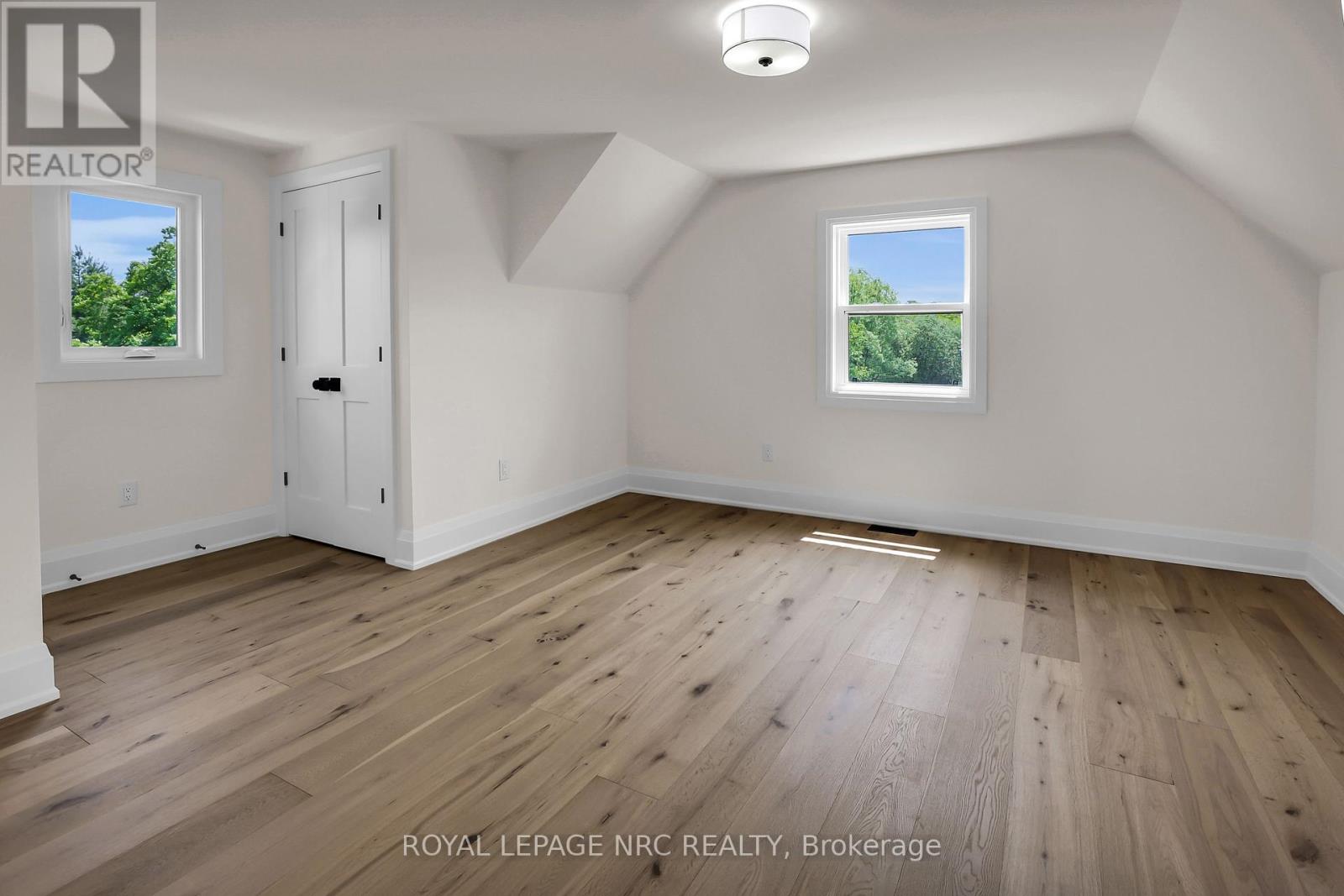 2021 Victoria Avenue, Pelham, Ontario  L0S 1C0 - Photo 13 - X12193278