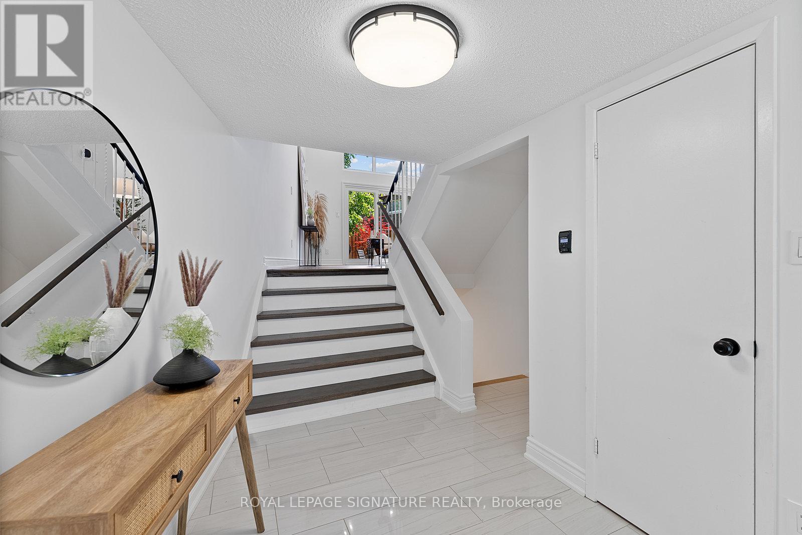 70 Jenny Wrenway, Toronto, Ontario  M2H 2Y9 - Photo 5 - C12193258