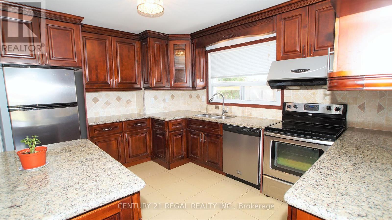 Main - 32 Niantic Crescent, Toronto, Ontario  M3A 2H7 - Photo 12 - C12193287