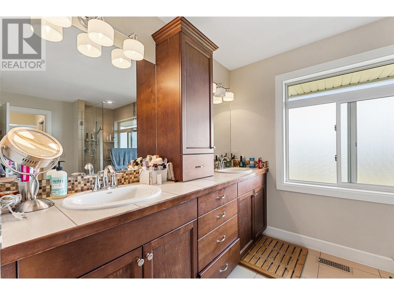 624 Lefevere Avenue, Kelowna, BC V1W5G7