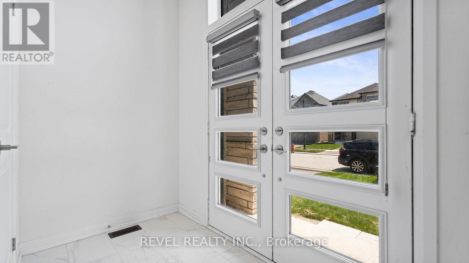 55 Hitchman Street, Brant (Paris), Ontario  N3L 3E3 - Photo 4 - X12104809
