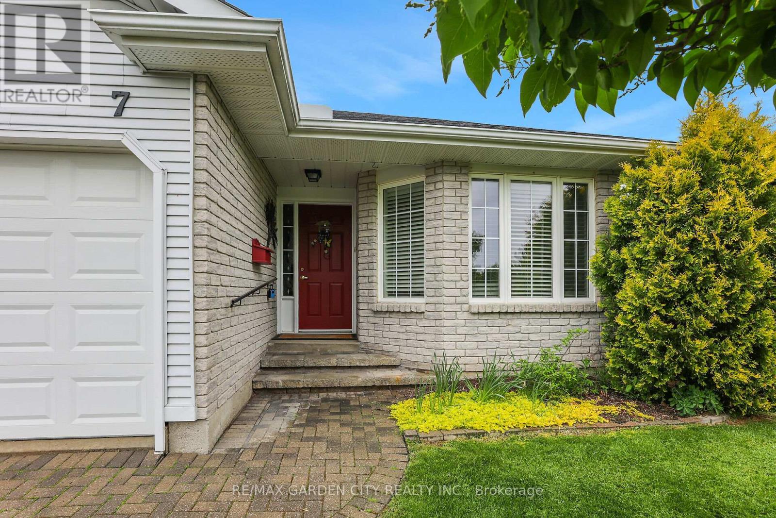 7 Village Drive, West Lincoln, Ontario  L0R 2A0 - Photo 2 - X12132009