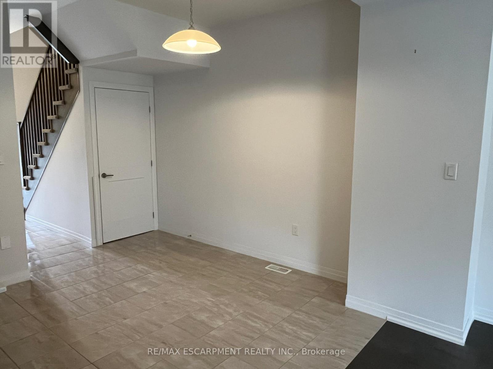 4024 Crown Street, Lincoln, Ontario  L0R 1B4 - Photo 4 - X12167134