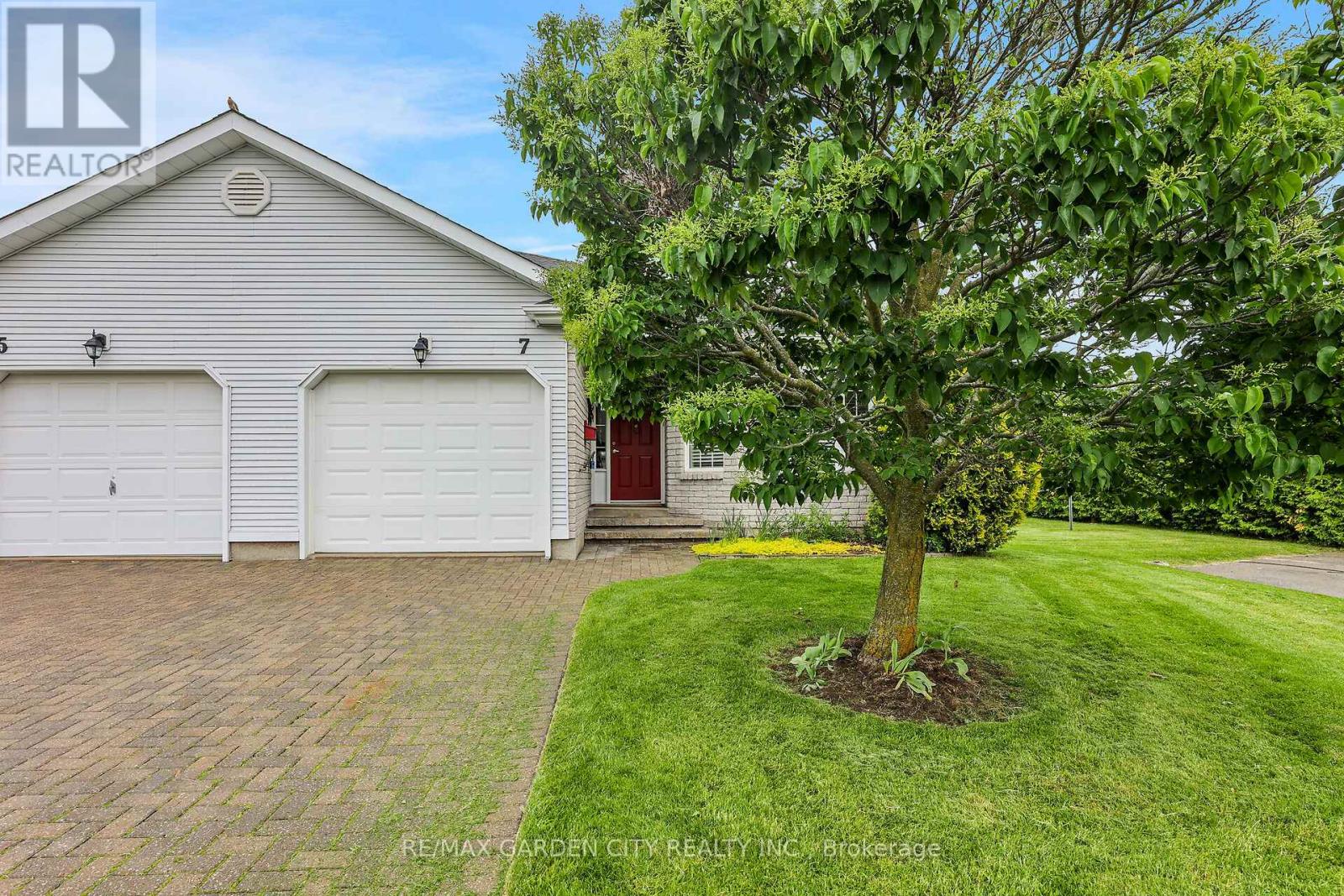 7 Village Drive, West Lincoln, Ontario  L0R 2A0 - Photo 1 - X12132009