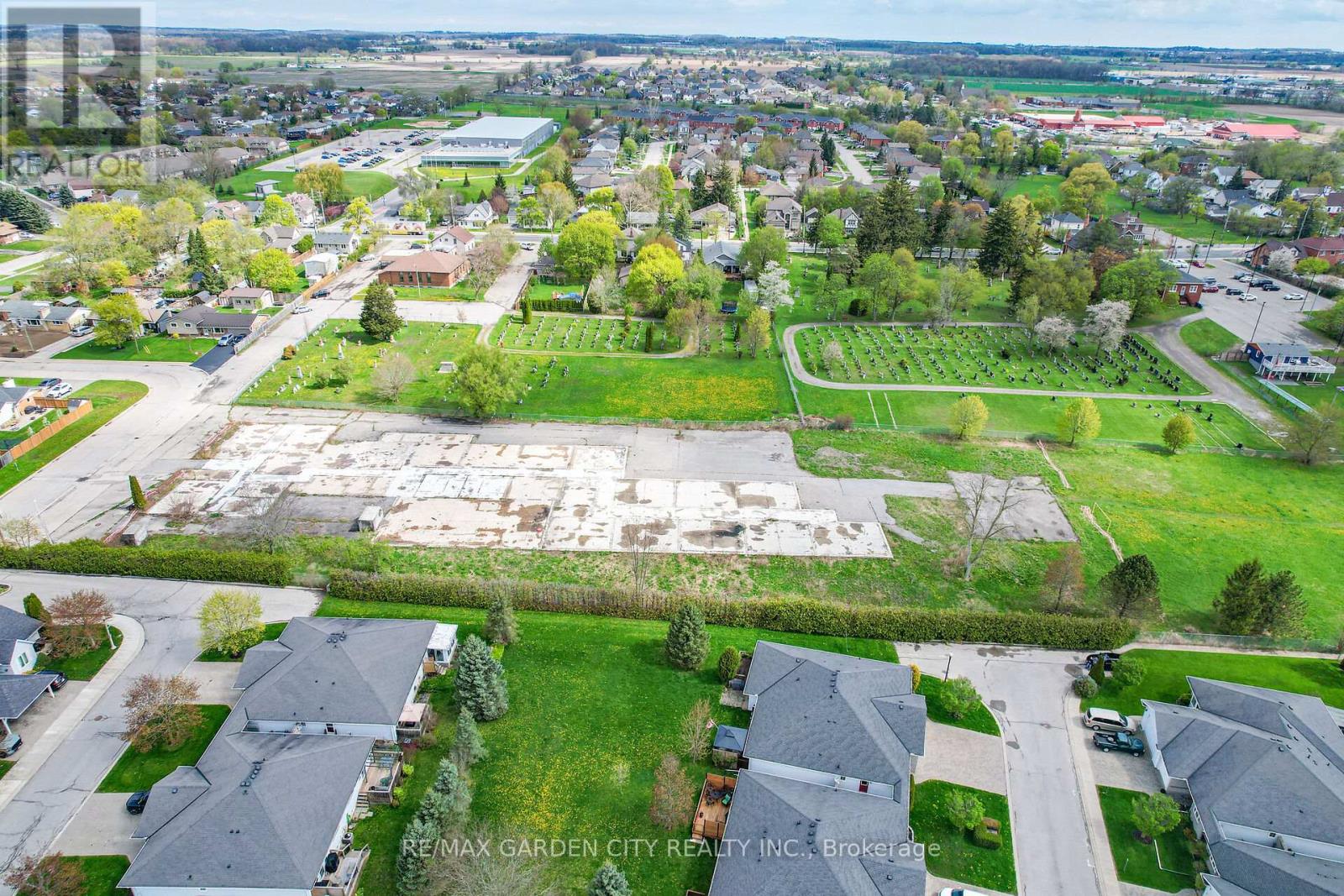 7 Village Drive, West Lincoln, Ontario  L0R 2A0 - Photo 28 - X12132009