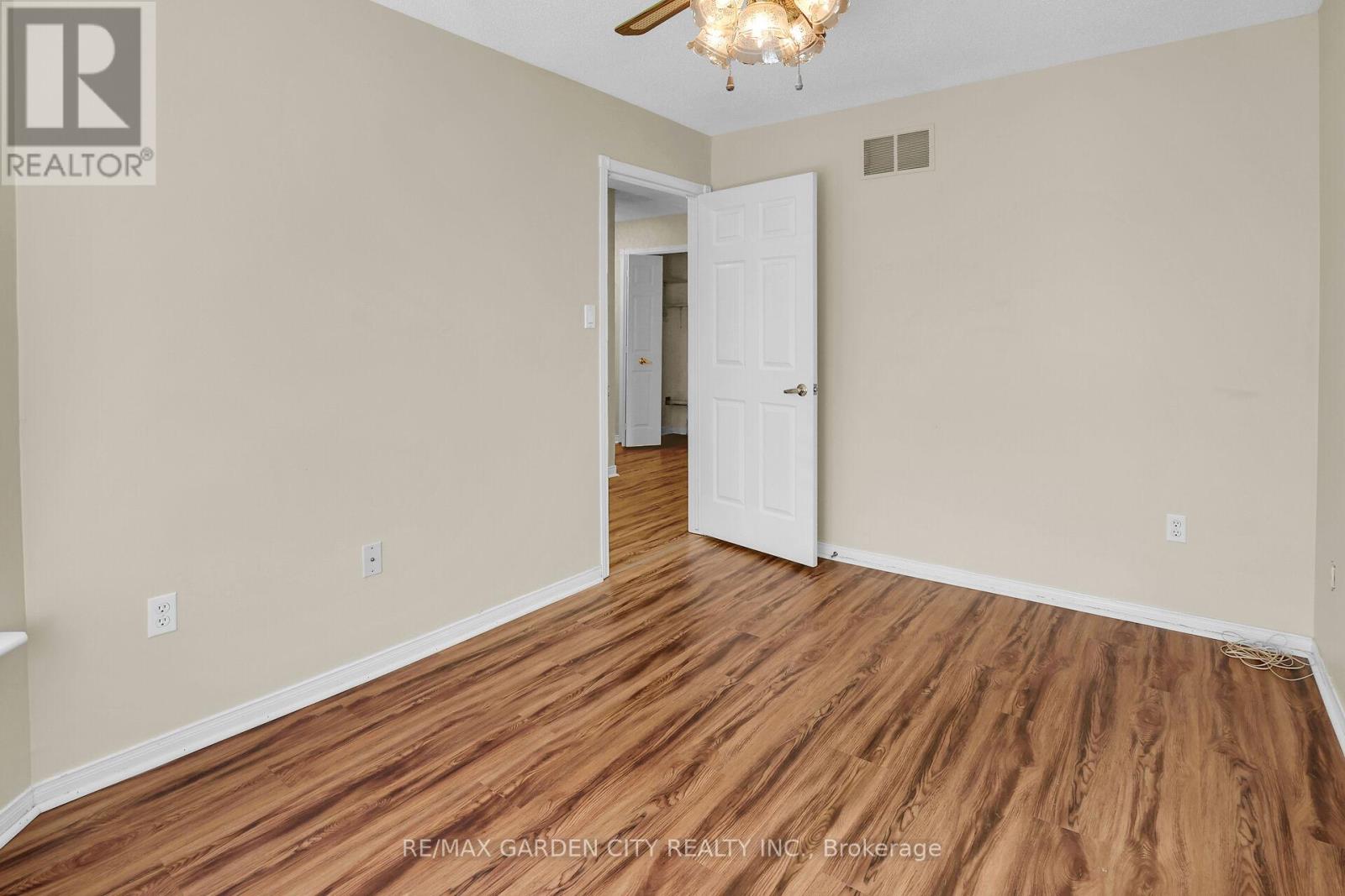 7 Village Drive, West Lincoln, Ontario  L0R 2A0 - Photo 12 - X12132009