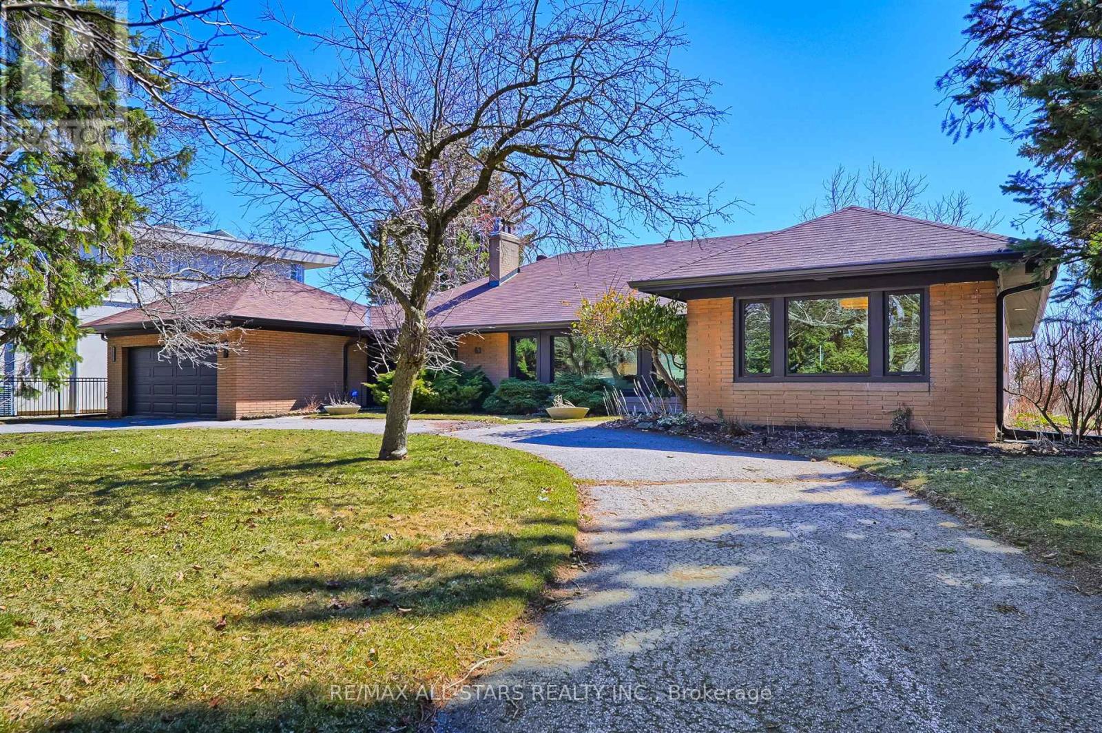 61 HILL CRESCENT, Toronto, Ontario