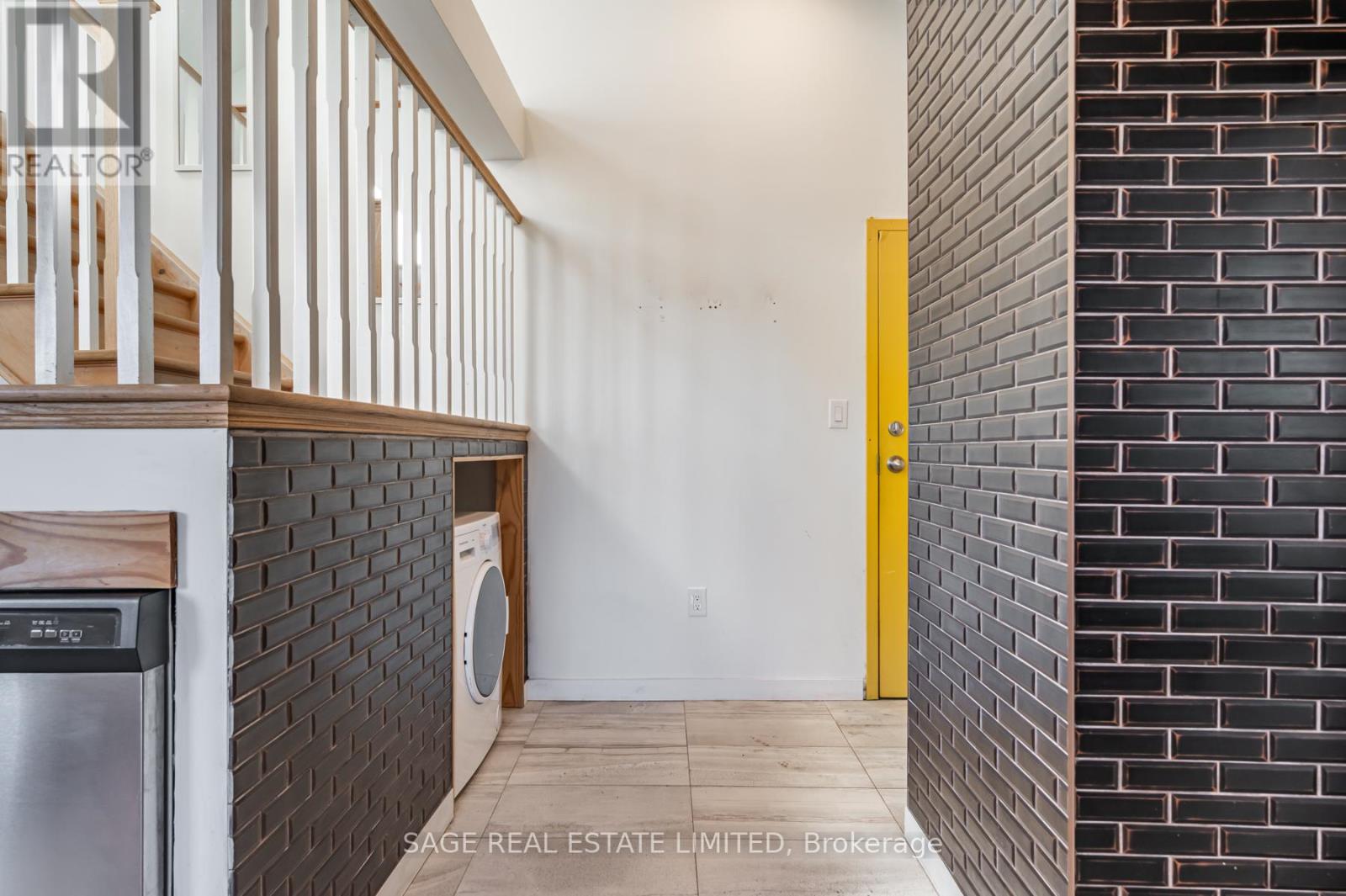 2 - 14 Cross Street, Hamilton, Ontario  L9H 2R4 - Photo 4 - X12191876