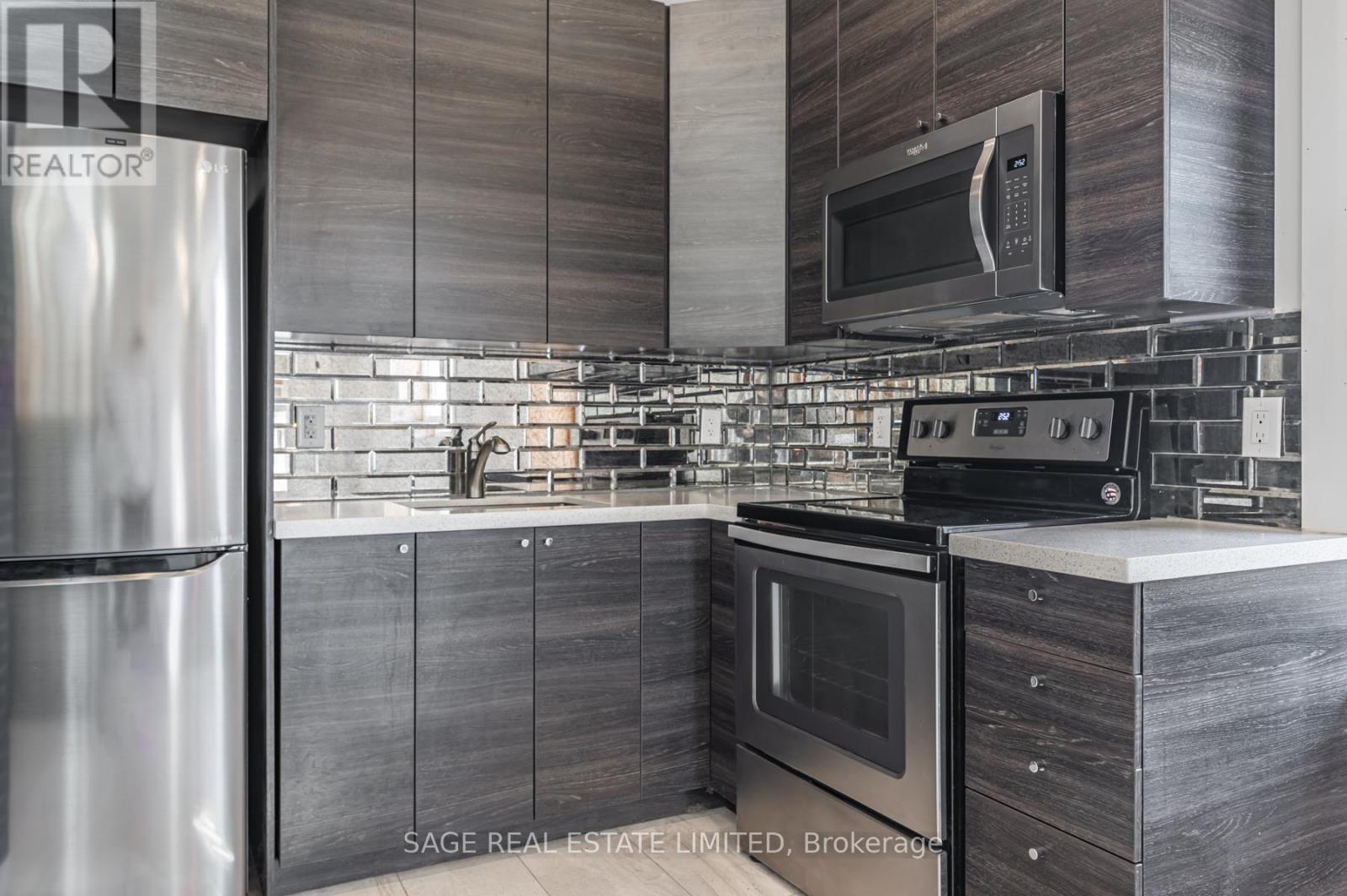 2 - 14 Cross Street, Hamilton, Ontario  L9H 2R4 - Photo 8 - X12191876