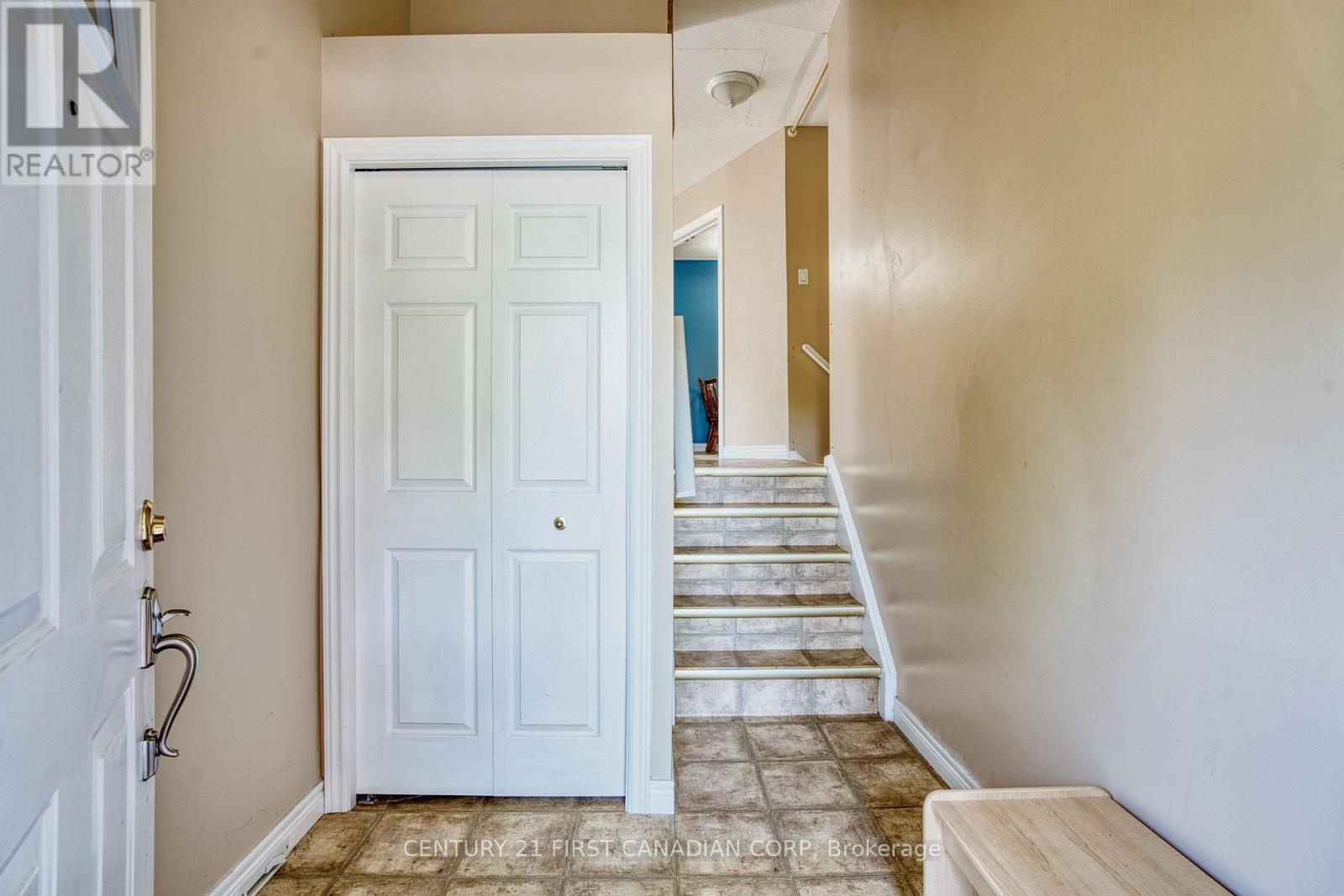 567 Sprucewood Drive, London North (North C), Ontario  N5X 4J5 - Photo 5 - X12158961