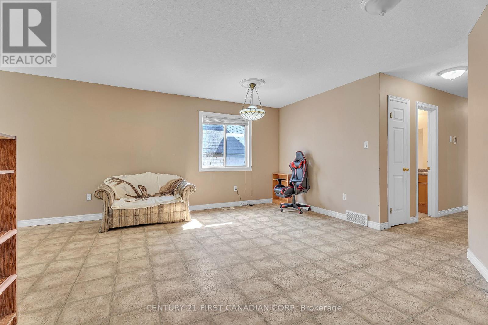 567 Sprucewood Drive, London North, Ontario  N5X 4J5 - Photo 7 - X12158961