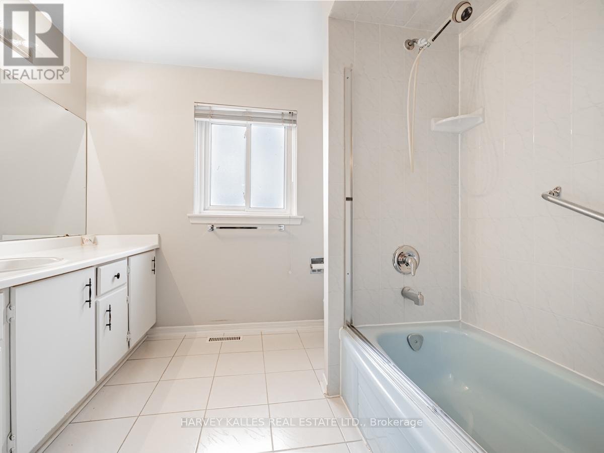 18 Finlayson Court W, Vaughan (Brownridge), Ontario  L4J 3B8 - Photo 29 - N12193142