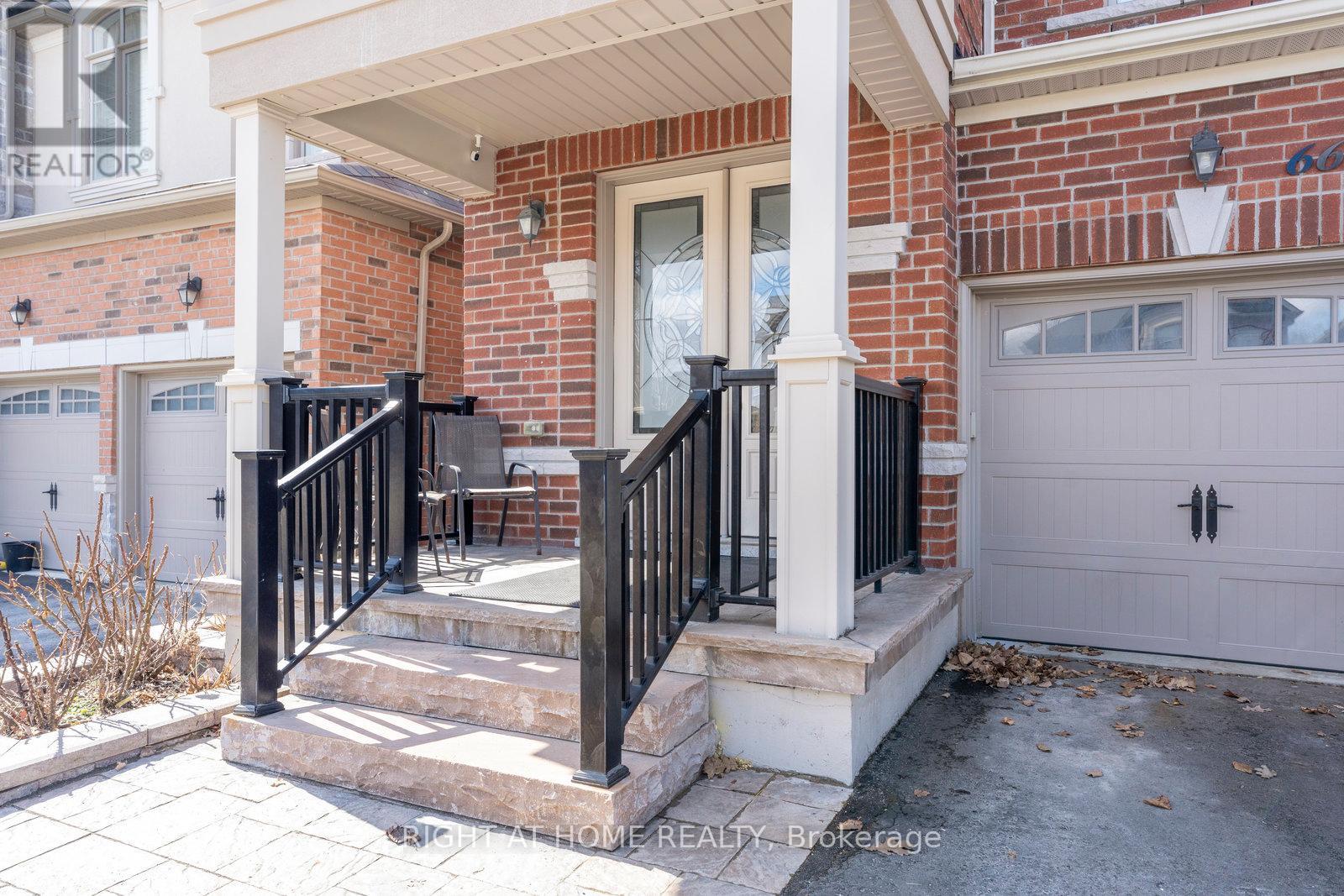 669 Sweetwater Crescent, Newmarket (Glenway Estates), Ontario  L3X 0H6 - Photo 2 - N12193200