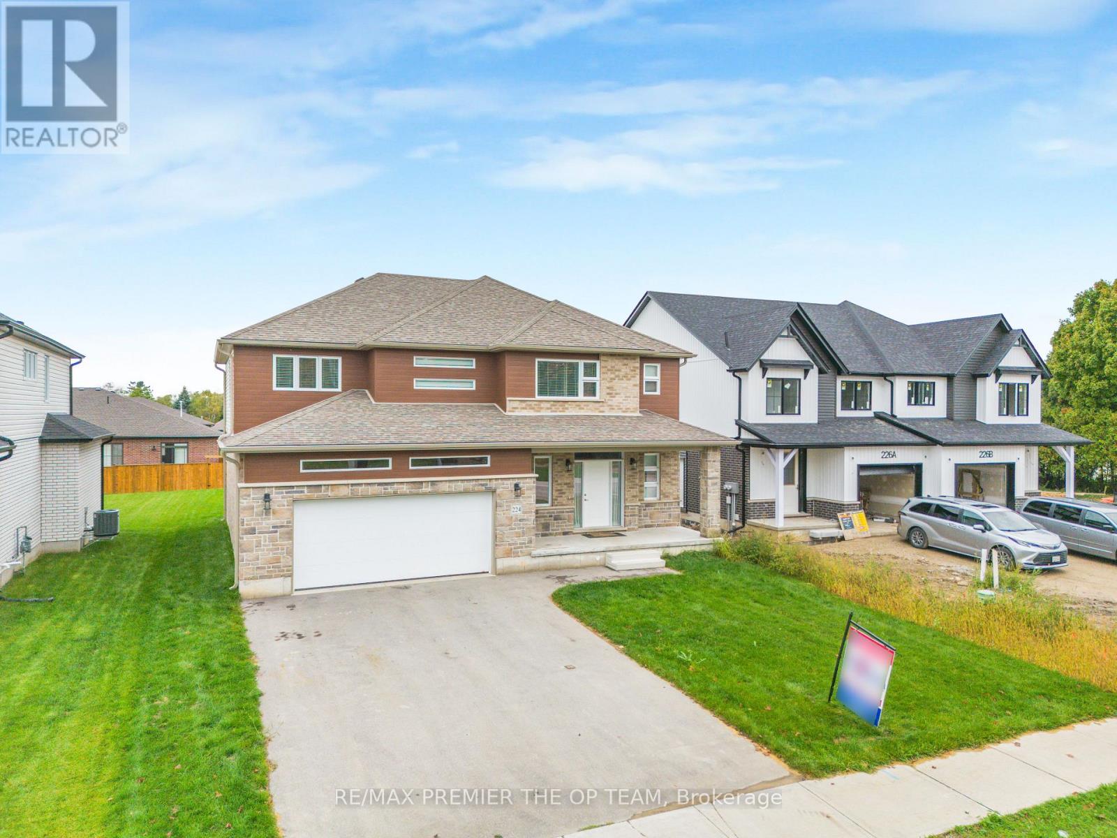 224 St George Street, West Perth (Mitchell), Ontario  N0K 1N0 - Photo 2 - X12192548